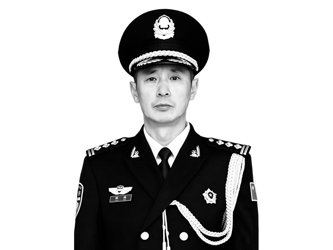 送别英雄！54岁宜宾交警田浩处置交通事故时因公牺牲丨C视频