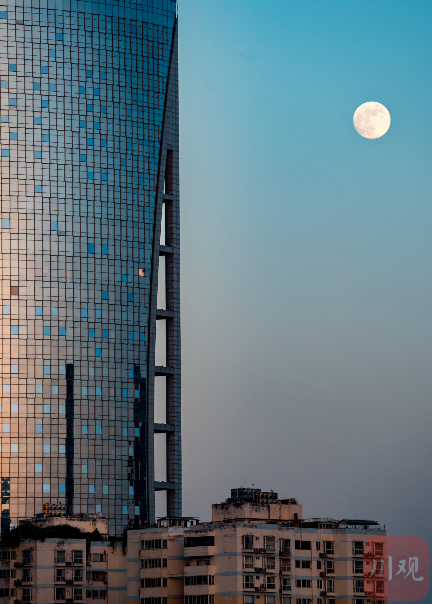 c视频丨快看成都上空明月高悬