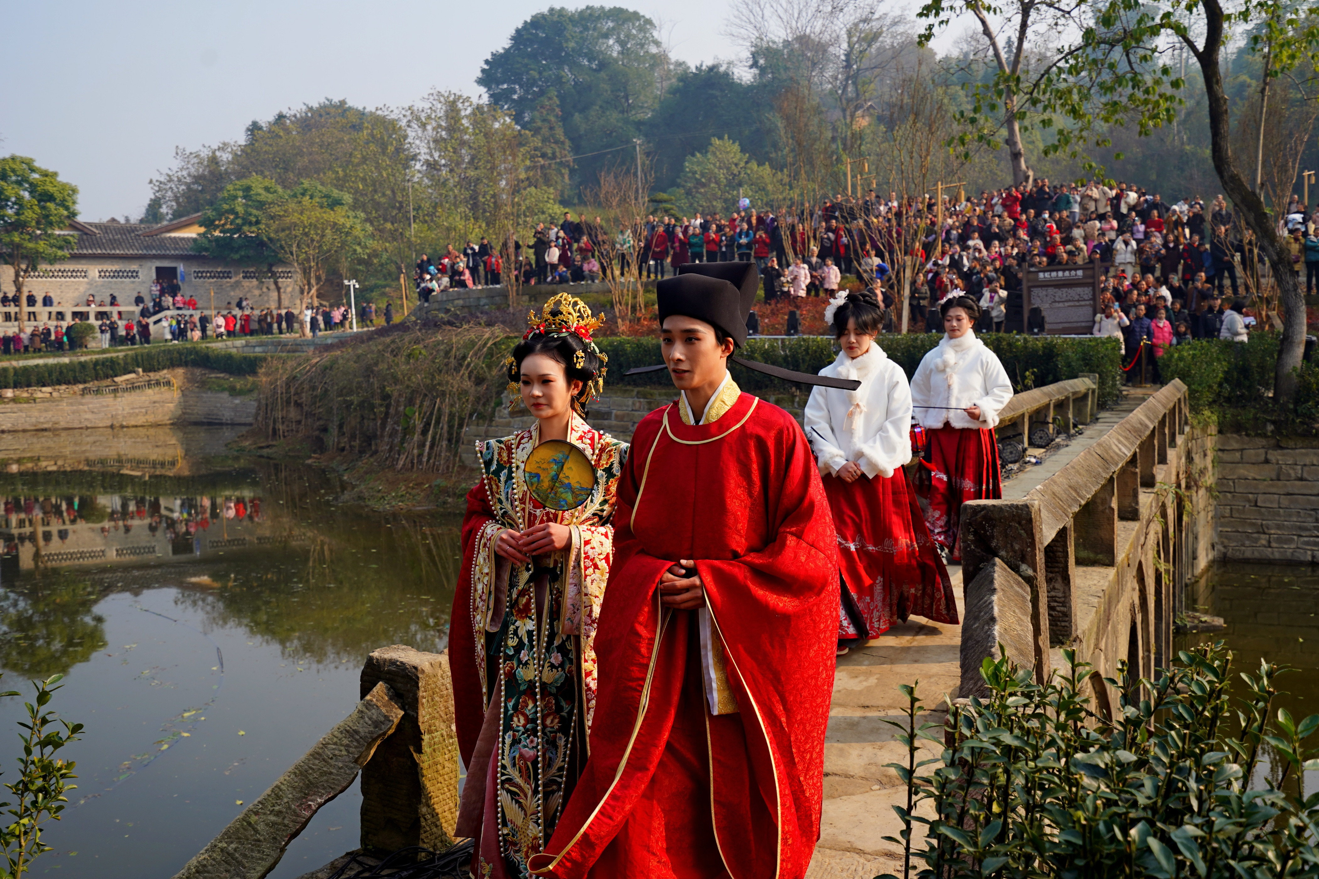 “马上入川”过大年:四川春节推出近3000场文旅活动、发放超3000万元文旅消费券|川观新闻