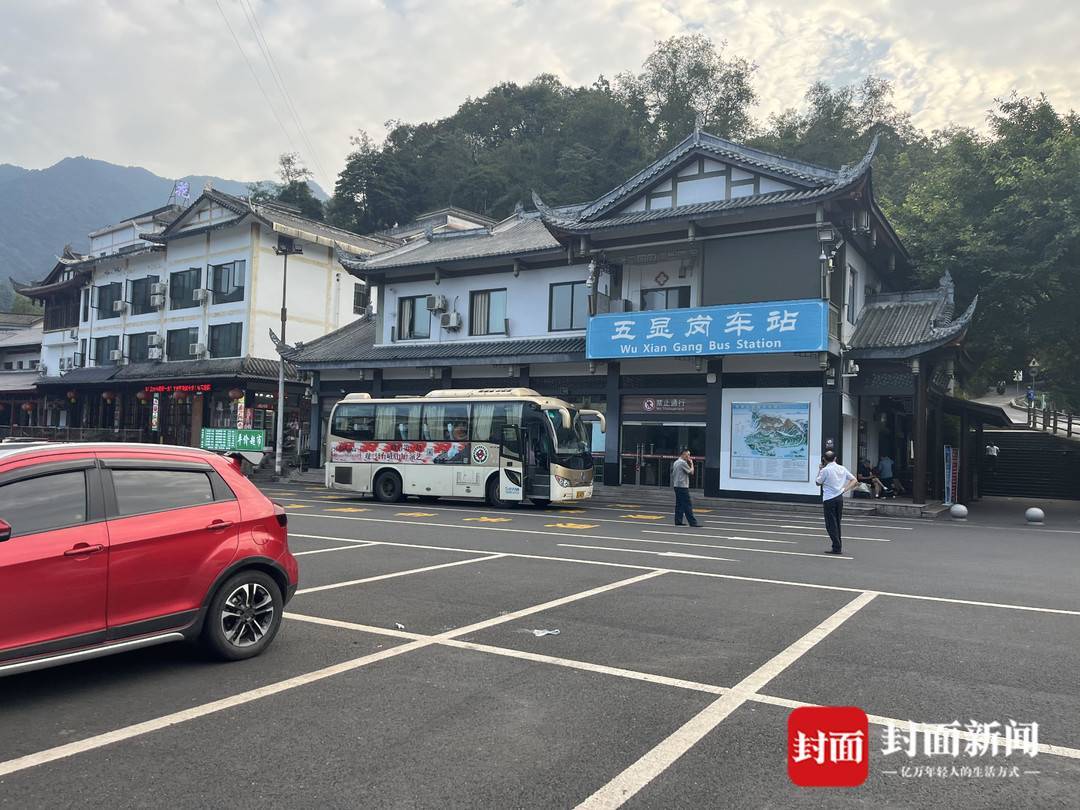 游客投诉峨眉山“黑车”宰客:5公里要价100元 官方回应:景区顽疾,将大力整治丨云投诉|川观新闻